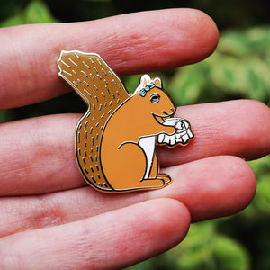 Sewing squirrel enamel pin